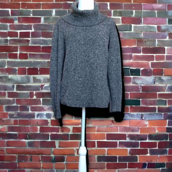 Tahari Sweaters - Tahari Charcoal Heather Sweater
